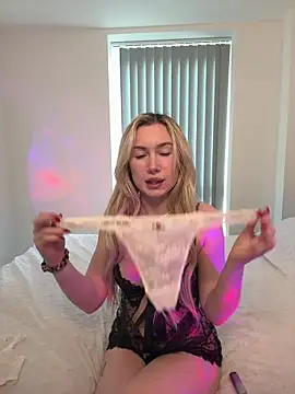 Snapshot of SexySaraxxoo chatting on 11-25-25, 10:15 SexySaraxxoo online show from 11-25-25, 10:15