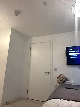 Snapshot of SexySaraxxoo chatting on 12-17-25, 02:12 SexySaraxxoo online show from 12-17-25, 02:12