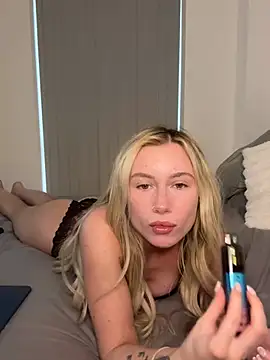 Snapshot of SexySaraxxoo chatting on 01-11-26, 03:17 SexySaraxxoo online show from 01-11-26, 03:17