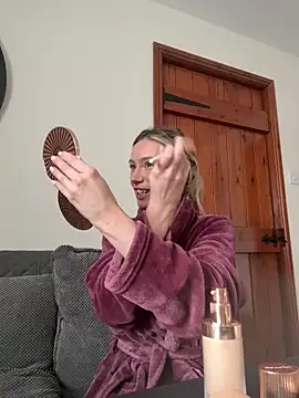 Snapshot of SexySaraxxoo chatting on 02-24-26, 12:25 SexySaraxxoo online show from 02-24-26, 12:25