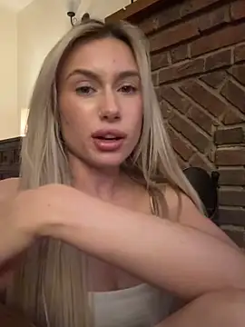 Snapshot of SexySaraxxoo chatting on 02-25-26, 12:31 SexySaraxxoo online show from 02-25-26, 12:31