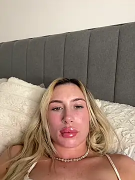 Snapshot of SexySaraxxoo chatting on 03-11-26, 10:38 SexySaraxxoo online show from 03-11-26, 10:38