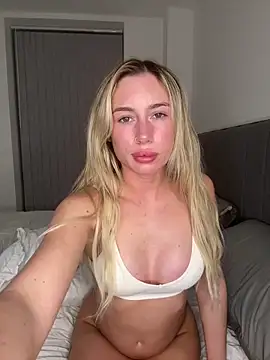 Snapshot of SexySaraxxoo chatting on 03-22-26, 08:23 SexySaraxxoo online show from 03-22-26, 08:23