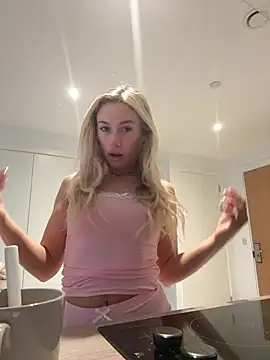 Snapshot of SexySaraxxoo chatting on 03-31-26, 08:48 SexySaraxxoo online show from 03-31-26, 08:48