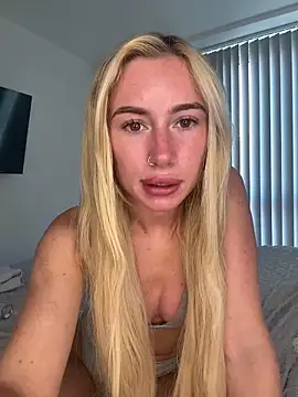 SexySaraxxoo online show from 05-27-26, 09:28