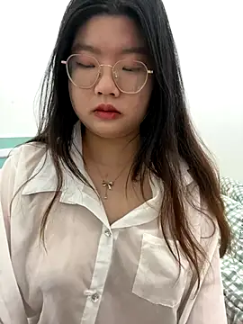 Snapshot of xxwang20 chatting on 12-19-25, 04:03 xxwang20 online show from 12-19-25, 04:03