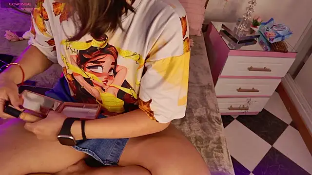 Lauuu2007 online show from 03-17-26, 08:34