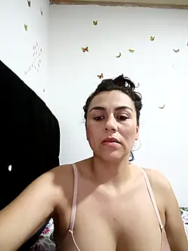 Snapshot of vanessa-titisM chatting on 02-26-26, 02:21 vanessa-titisM online show from 02-26-26, 02:21