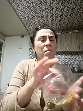Snapshot of vanessa-titisM chatting on 03-05-26, 03:35 vanessa-titisM online show from 03-05-26, 03:35