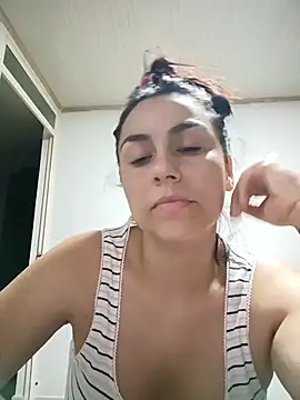 Snapshot of vanessa-titisM chatting on 03-16-26, 04:18 vanessa-titisM online show from 03-16-26, 04:18