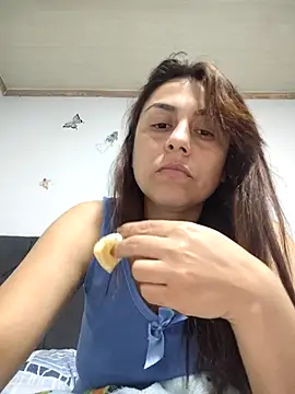 Snapshot of vanessa-titisM chatting on 04-10-26, 02:28 vanessa-titisM online show from 04-10-26, 02:28