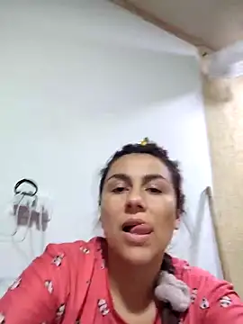Snapshot of vanessa-titisM chatting on 04-16-26, 01:06 vanessa-titisM online show from 04-16-26, 01:06