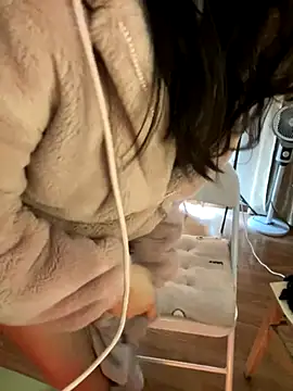 Snapshot of ruiki666 chatting on 12-18-25, 04:18 ruiki666 online show from 12-18-25, 04:18