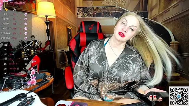 Nina Devillle online show from 04-12-26, 01:38