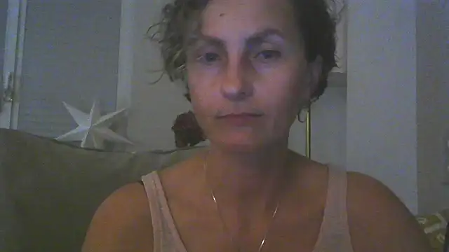 Snapshot of Sylira chatting on 07-20-26, 12:47 Sylira online show from 07-20-26, 12:47