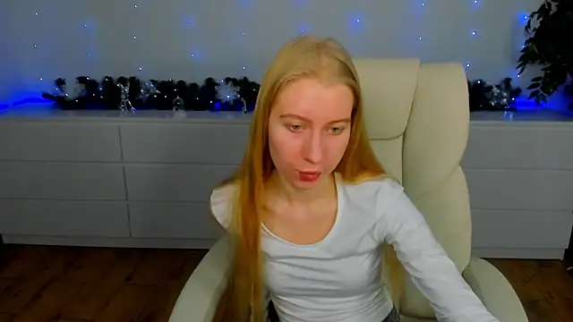 Snapshot of Alina_Blonde chatting on 12-23-25, 06:33 Alina Blonde online show from 12-23-25, 06:33