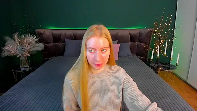 Snapshot of Alina_Blonde chatting on 01-18-26, 06:39 Alina Blonde online show from 01-18-26, 06:39