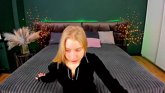 Snapshot of Alina_Blonde chatting on 02-01-26, 06:34 Alina Blonde online show from 02-01-26, 06:34