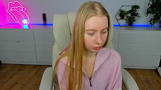 Snapshot of Alina_Blonde chatting on 02-09-26, 06:39 Alina Blonde online show from 02-09-26, 06:39