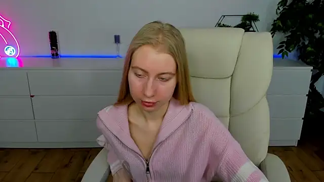 Snapshot of Alina_Blonde chatting on 03-04-26, 06:41 Alina Blonde online show from 03-04-26, 06:41