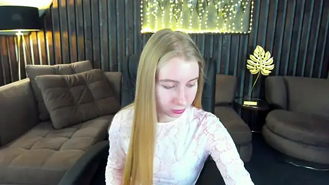 Snapshot of Alina_Blonde chatting on 03-15-26, 06:41 Alina Blonde online show from 03-15-26, 06:41