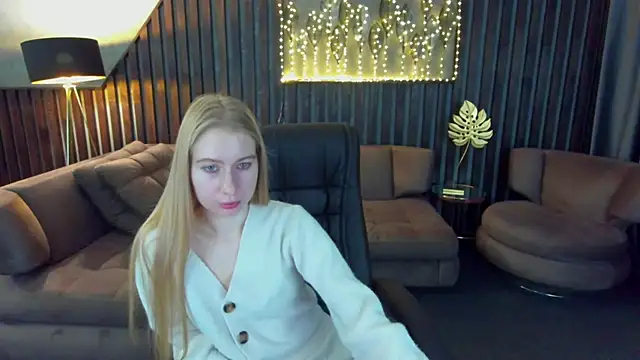 Snapshot of Alina_Blonde chatting on 04-09-26, 06:19 Alina Blonde online show from 04-09-26, 06:19