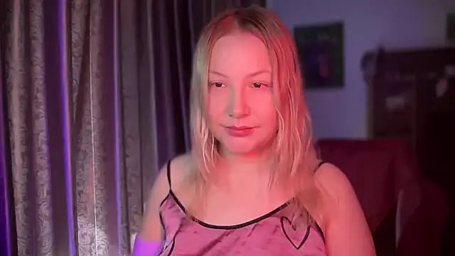 Snapshot of BikiHellena chatting on 04-03-26, 08:01 BikiHellena online show from 04-03-26, 08:01