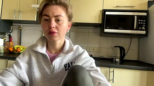 MartaLuna  online show from 04-12-26, 07:46