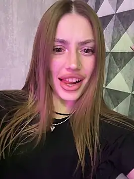 Elizabeth Tay online show from 03-18-26, 06:33