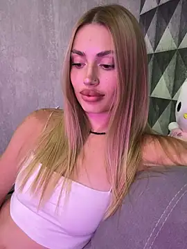 Snapshot of Elizabeth_Tay chatting on 07-10-26, 06:54 Elizabeth Tay online show from 07-10-26, 06:54