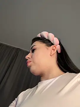 Snapshot of Andrestarr chatting on 03-07-26, 06:27 Andrestarr online show from 03-07-26, 06:27