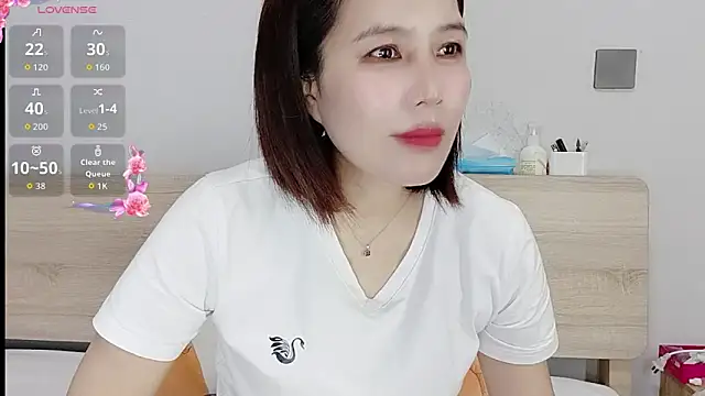 Snapshot of Miraitowa_ chatting on 06-18-26, 04:02 Miraitowa online show from 06-18-26, 04:02