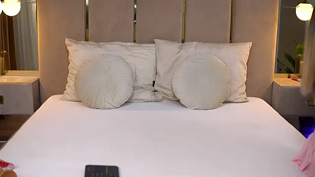 Snapshot of CamilaStarr chatting on 10-02-25, 07:54 CamilaStarr online show from 10-02-25, 07:54