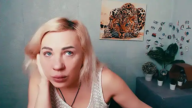 EmmaCat  online show from 03-05-26, 05:47