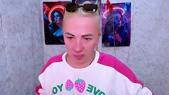 EmmaCat  online show from 03-15-26, 05:24