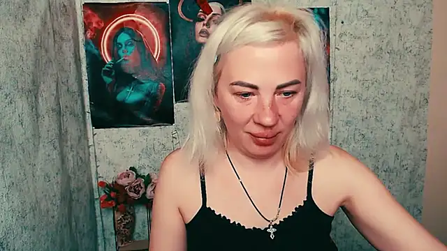 EmmaCat  online show from 05-18-26, 03:57