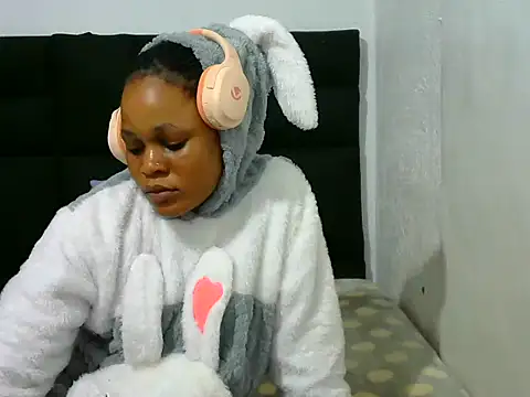 BlondieBitch online show from 05-07-26, 05:24