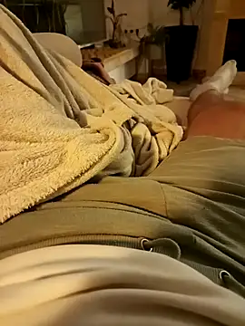 Snapshot of fullystroked chatting on 11-04-25, 10:20 fullystroked online show from 11-04-25, 10:20