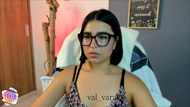 Snapshot of val_varago chatting on 06-24-26, 11:37 val varago online show from 06-24-26, 11:37