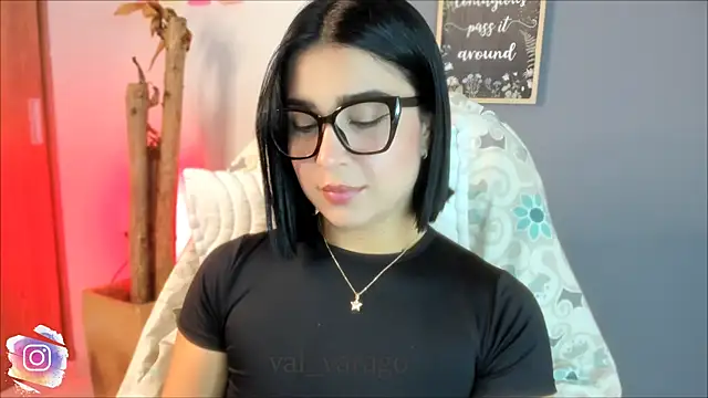 Snapshot of val_varago chatting on 08-06-26, 04:25 val varago online show from 08-06-26, 04:25