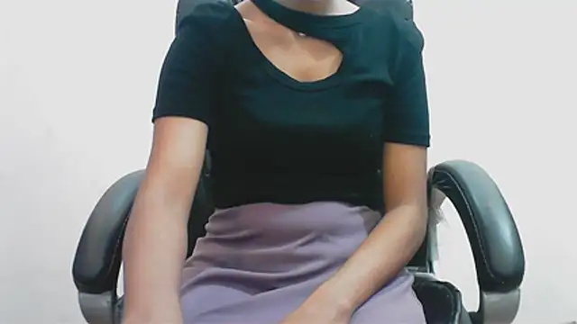 short girl  online show from 05-19-26, 05:08