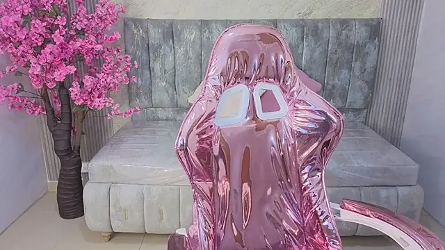 lilith4 s online show from 10-27-25, 08:13