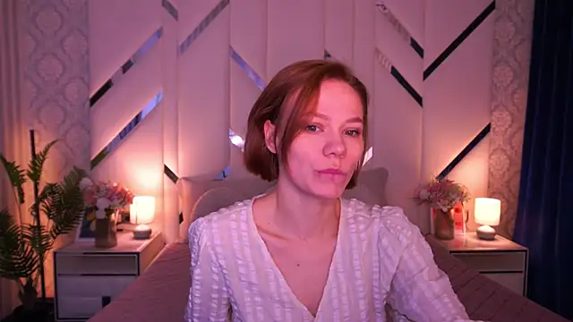 Snapshot of ShyySiren chatting on 04-18-26, 07:01 ShyySiren online show from 04-18-26, 07:01