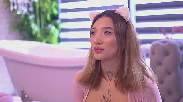 Snapshot of SiennaJayden chatting on 09-29-25, 07:35 SiennaJayden online show from 09-29-25, 07:35