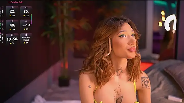 Snapshot of SiennaJayden chatting on 10-14-25, 05:03 SiennaJayden online show from 10-14-25, 05:03