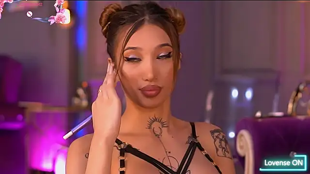 Snapshot of SiennaJayden chatting on 11-06-25, 06:31 SiennaJayden online show from 11-06-25, 06:31