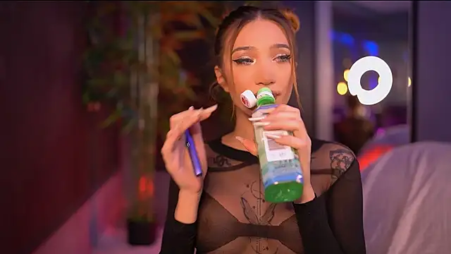 Snapshot of SiennaJayden chatting on 11-11-25, 07:14 SiennaJayden online show from 11-11-25, 07:14