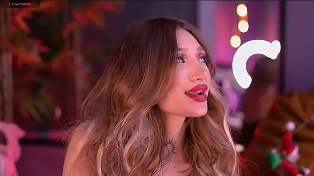 Snapshot of SiennaJayden chatting on 12-19-25, 06:59 SiennaJayden online show from 12-19-25, 06:59