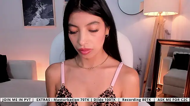 Snapshot of Tiffany_Low chatting on 04-16-26, 01:56 Tiffany Low online show from 04-16-26, 01:56