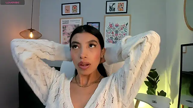 Snapshot of Tiffany_Low chatting on 04-19-26, 03:22 Tiffany Low online show from 04-19-26, 03:22